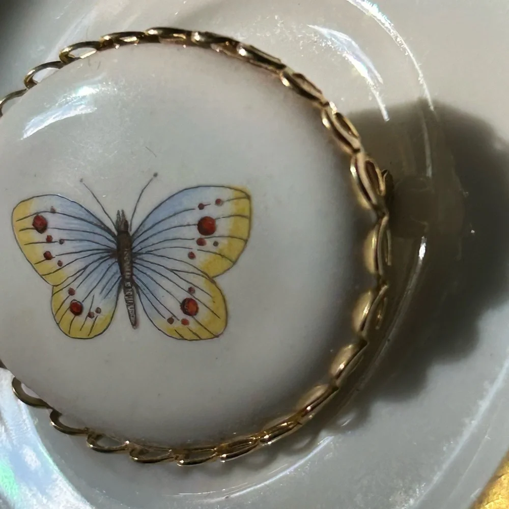 Vintage Porcelain Butterfly Cameo Brooch